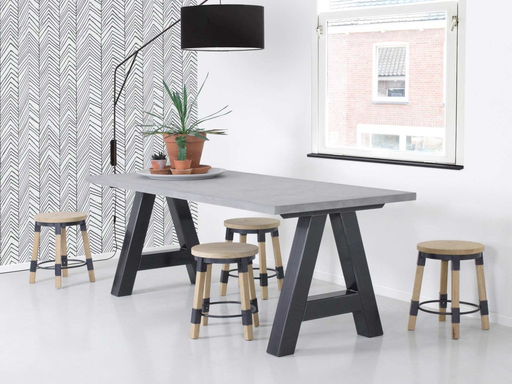 tafel Aaron beton en stalen A poot