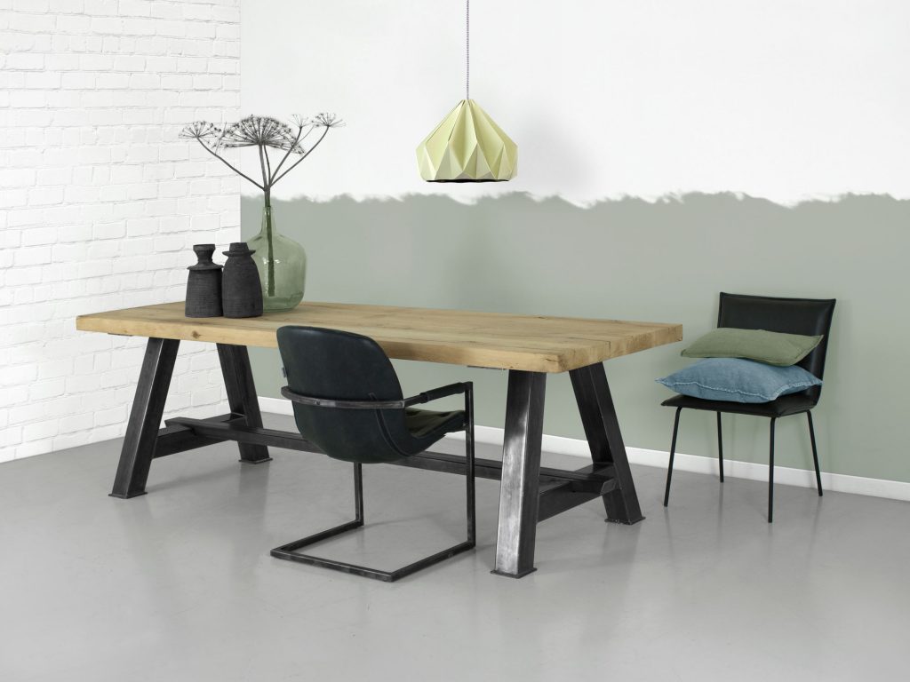Industriele eettafel eiken en staal