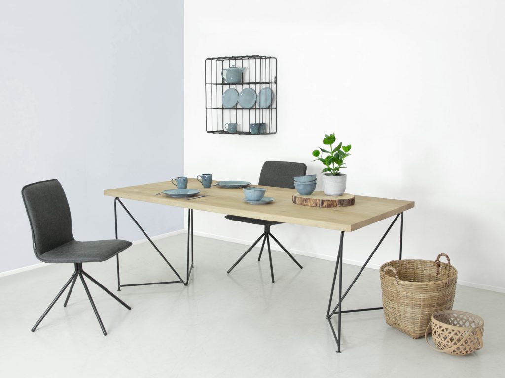 Eettafel industrieel met staaldraad stalen schragen