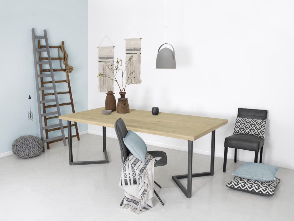 Tafel Mylo eikenhouten blad met stalen onderstel