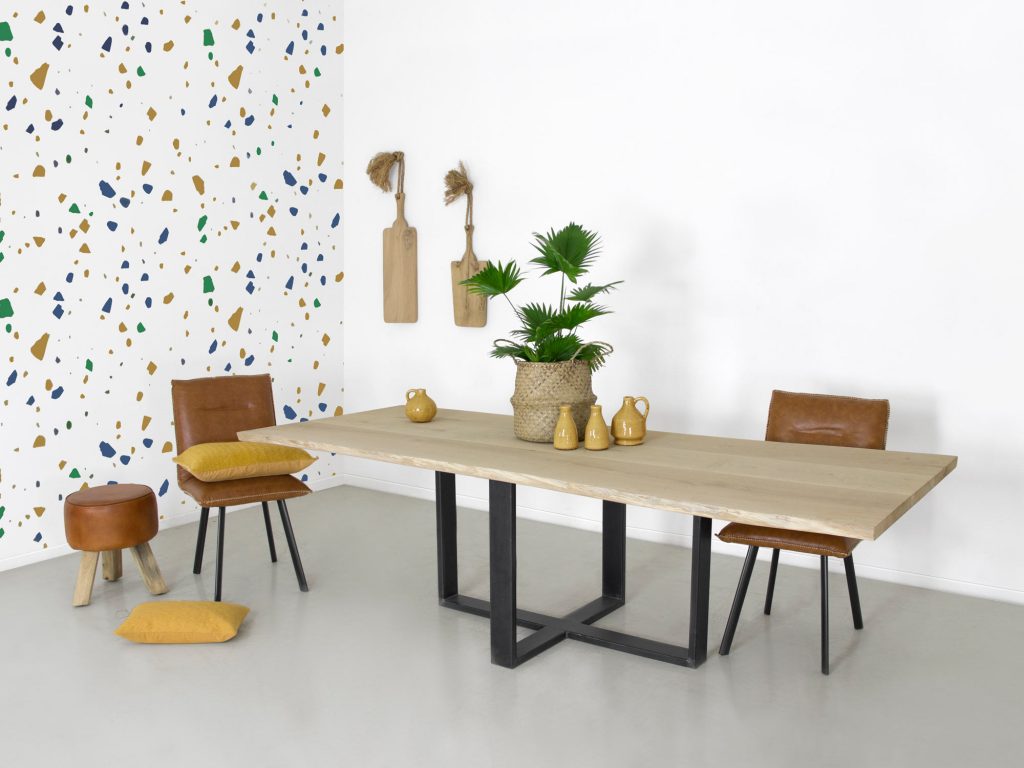 Tafel Duc eikenhout met spinpoot en boomstam tafelblad