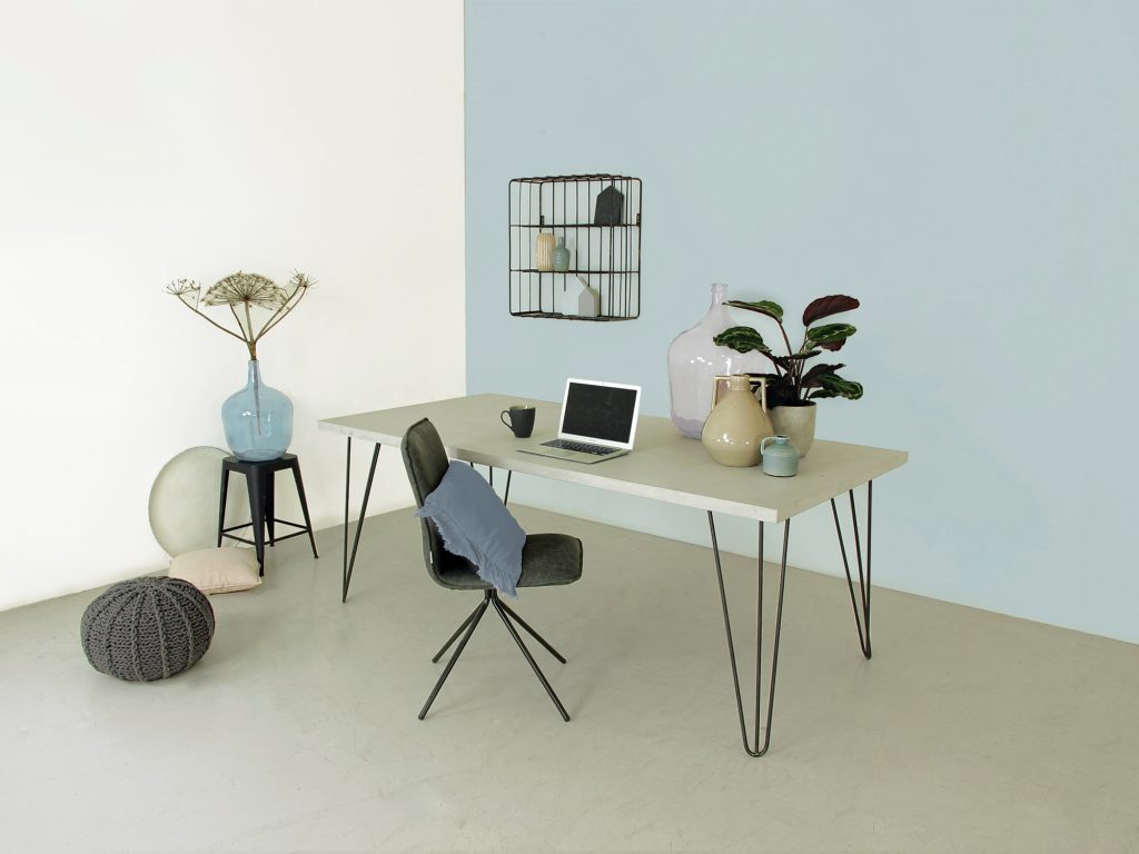 betonlook tafel met hairpin poten Stella