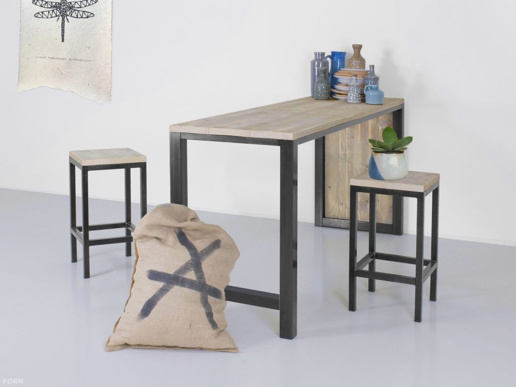 Industriele bartafel Noud op maat gemaakt